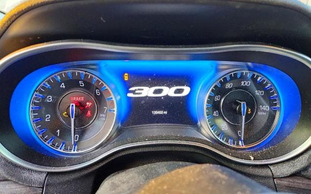 2019 CHRYSLER 300 9