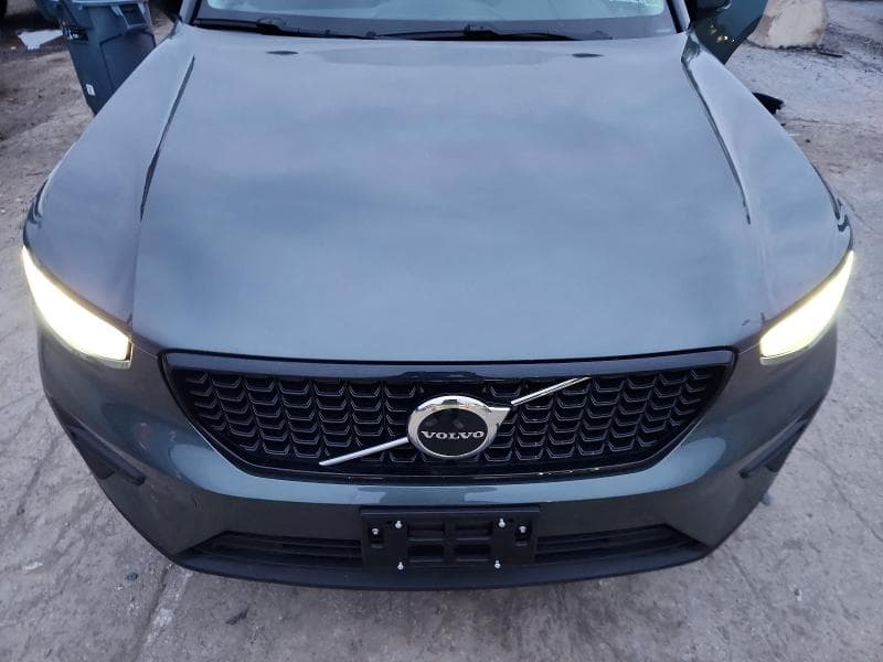 2026 VOLVO XC40 CORE 12