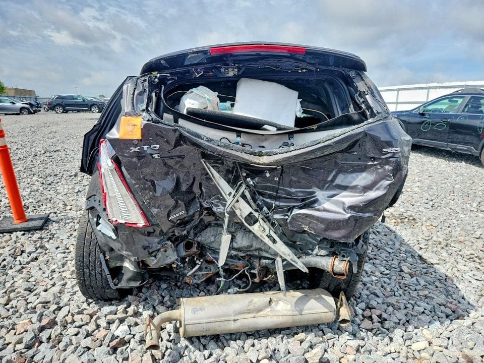 2017 CADILLAC XT5 PLATINUM 6