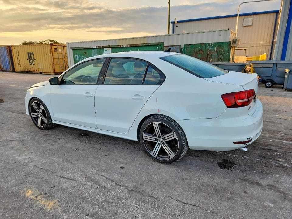 2017 VOLKSWAGEN JETTA SPORT 2
