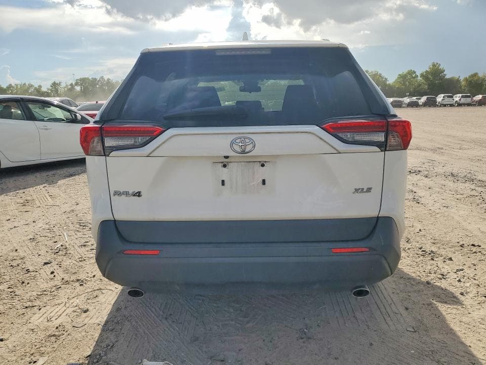 2020 TOYOTA RAV4 XLE 6