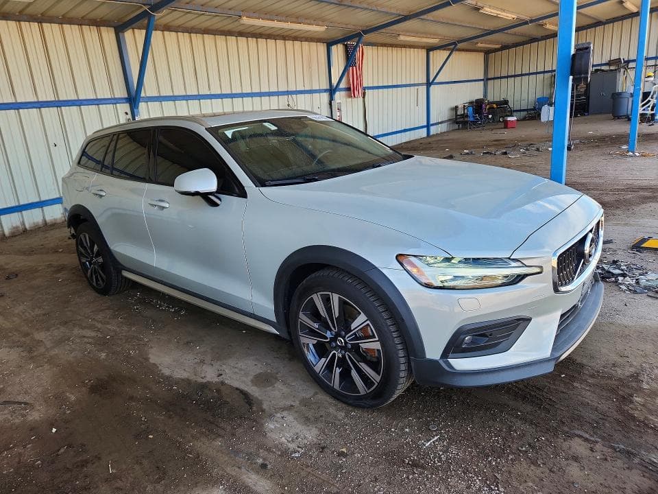 2020 VOLVO V60 CROSS COUNTRY T5 MOMENTUM 4