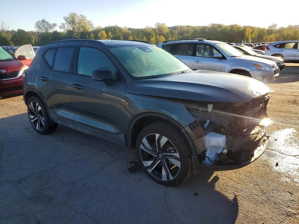 2026 VOLVO XC40 PLUS 4