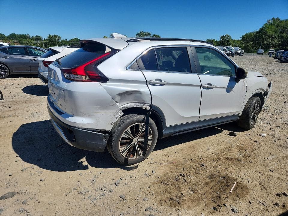 2022 MITSUBISHI ECLIPSE CROSS SE 3