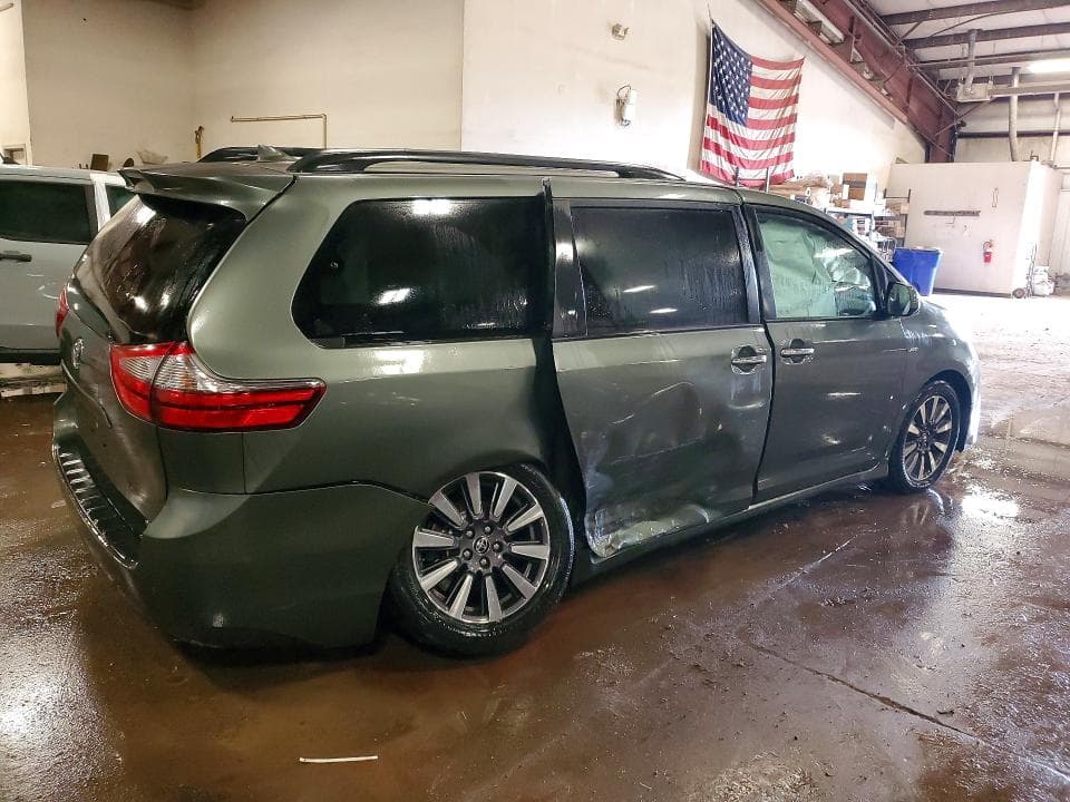2020 TOYOTA SIENNA XLE 7-PASSENGER 3