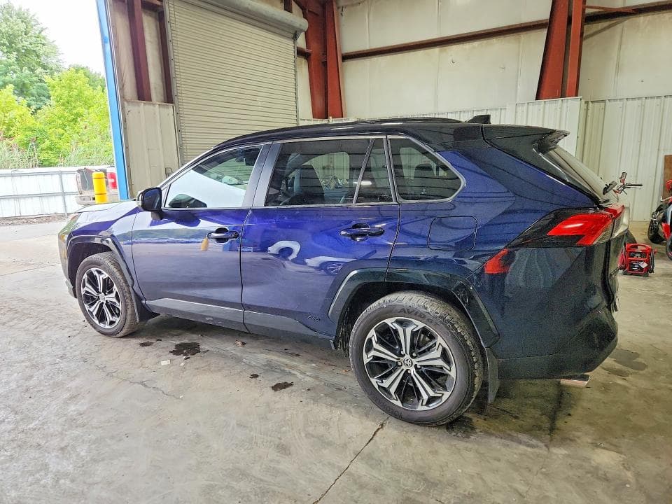 2025 TOYOTA RAV4 XSE 2