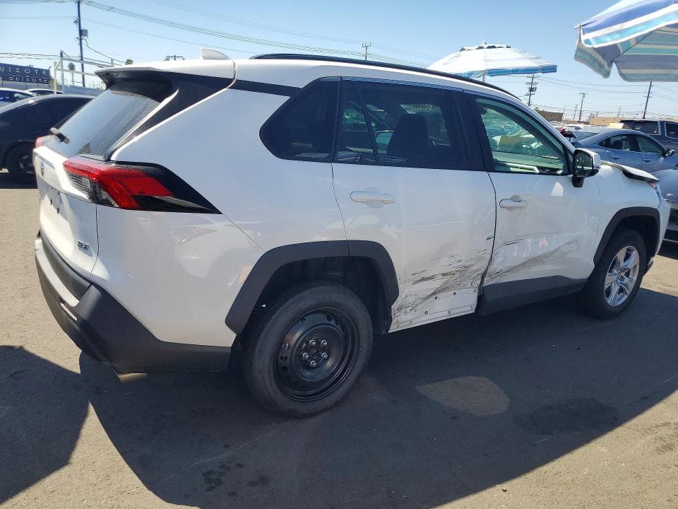 2021 TOYOTA RAV4 XLE 3