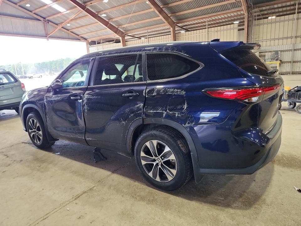 2023 TOYOTA HIGHLANDER XLE 2