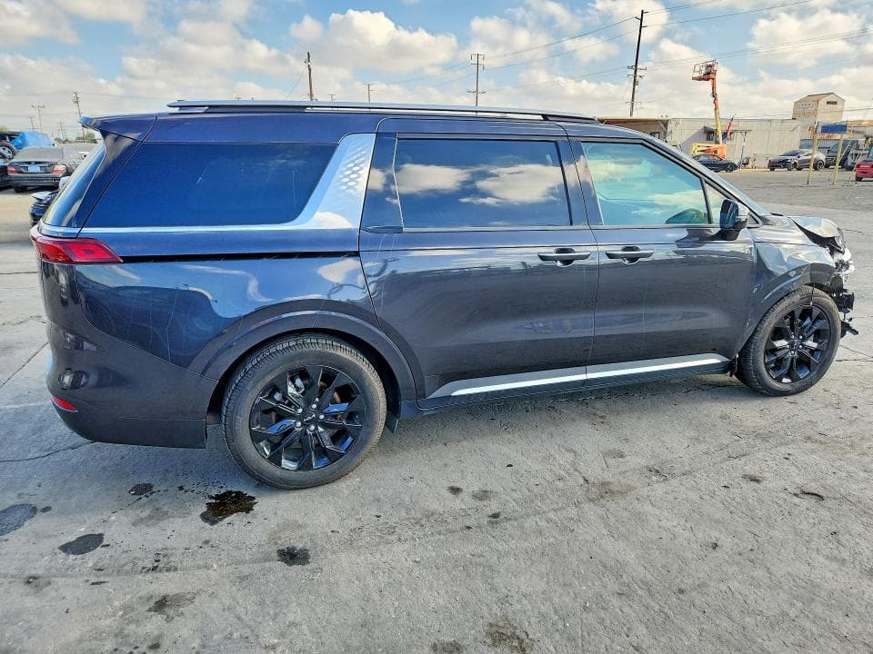 2024 KIA CARNIVAL SX 3