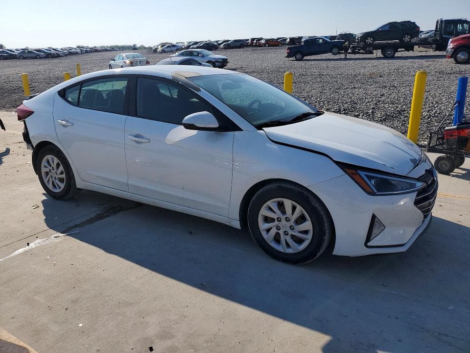 2019 HYUNDAI ELANTRA SE 4