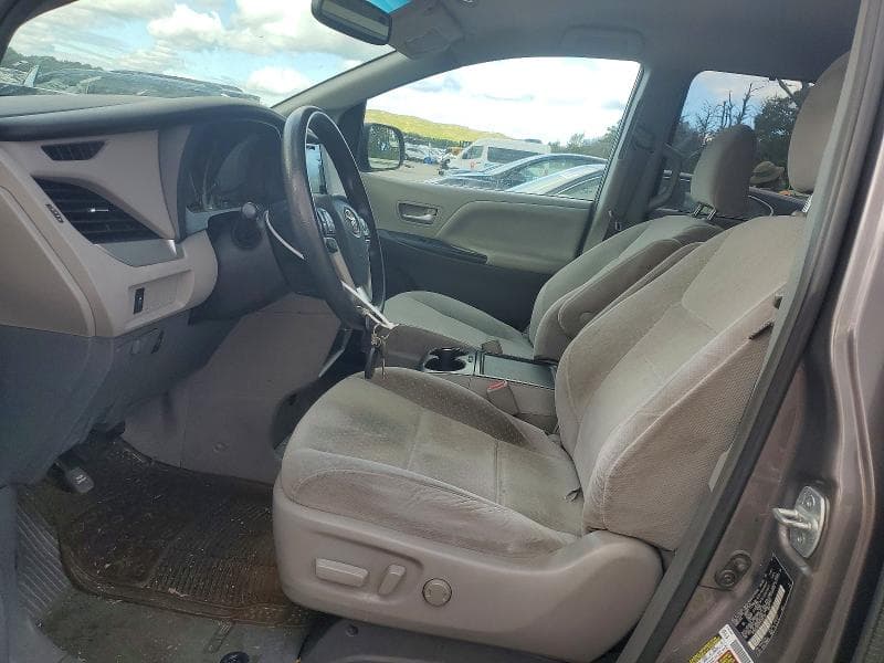 2017 TOYOTA SIENNA LE 7