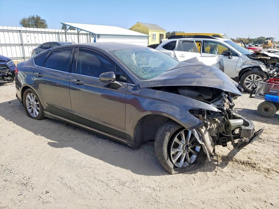 2017 FORD FUSION SE 4