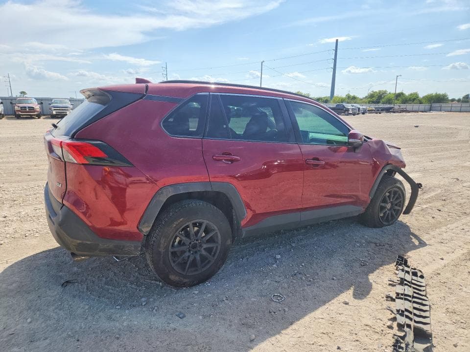 2020 TOYOTA RAV4 XLE 3