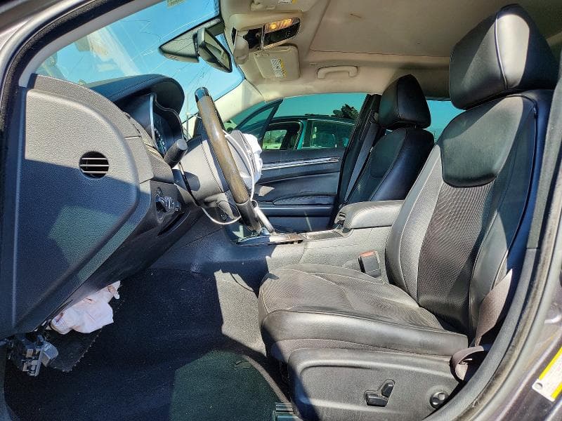 2019 CHRYSLER 300 LIMITED 7