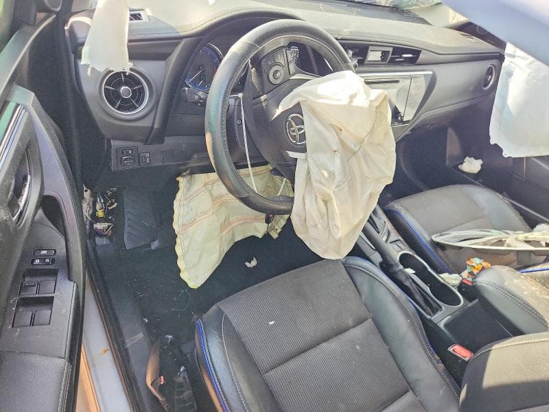 2017 TOYOTA COROLLA SE 8