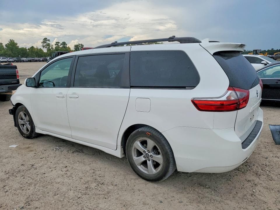 2020 TOYOTA SIENNA LE 2