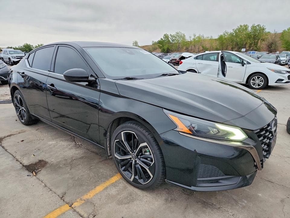2023 NISSAN ALTIMA SR 4
