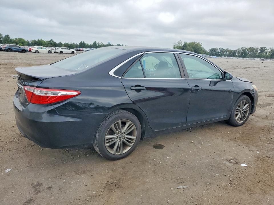 2017 TOYOTA CAMRY SE 3