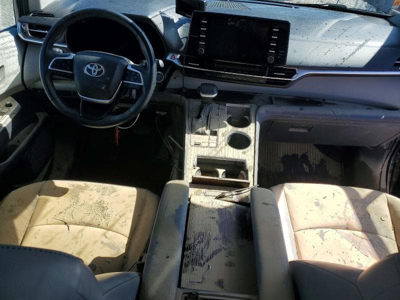 2022 TOYOTA SIENNA XLE 8