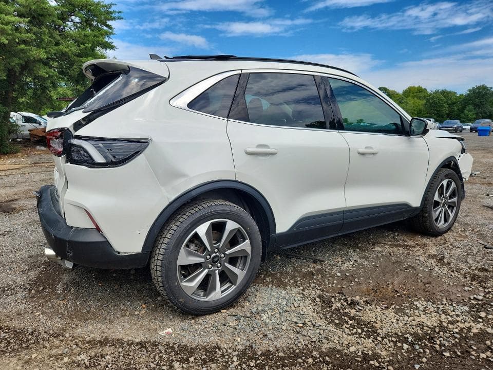 2024 FORD ESCAPE PLATINUM 3