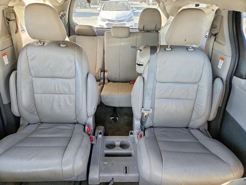 2018 TOYOTA SIENNA XLE 8-PASSENGER 10