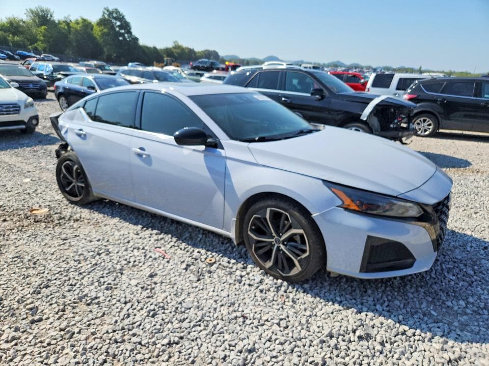 2023 NISSAN ALTIMA SR 4