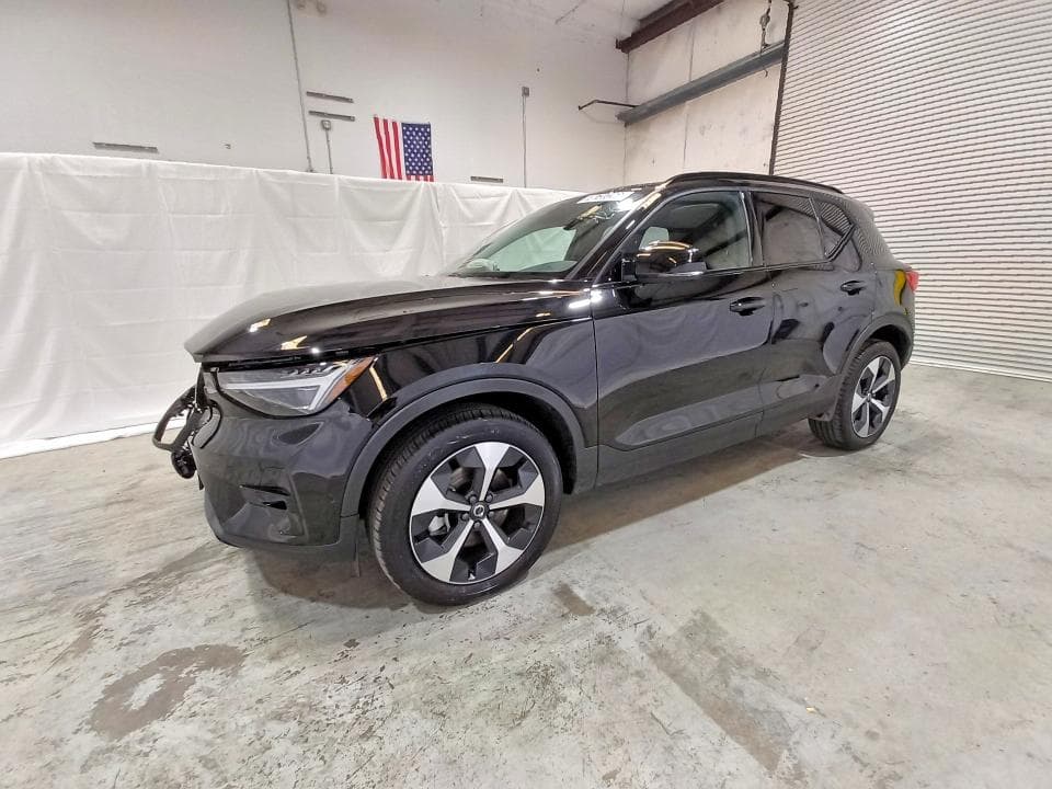 2026 VOLVO XC40 PLUS