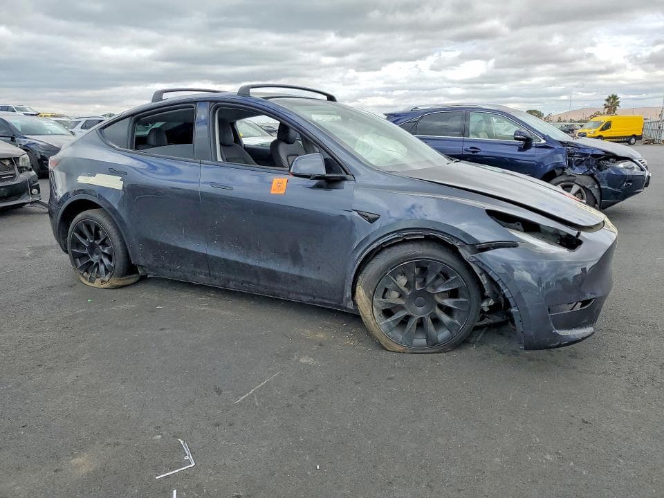 2024 TESLA MODEL Y 4