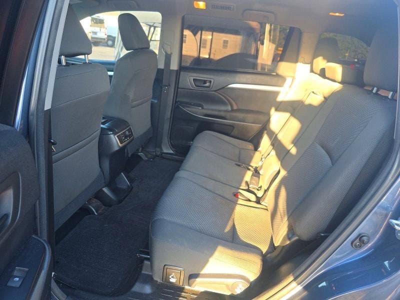 2017 TOYOTA HIGHLANDER LE 6