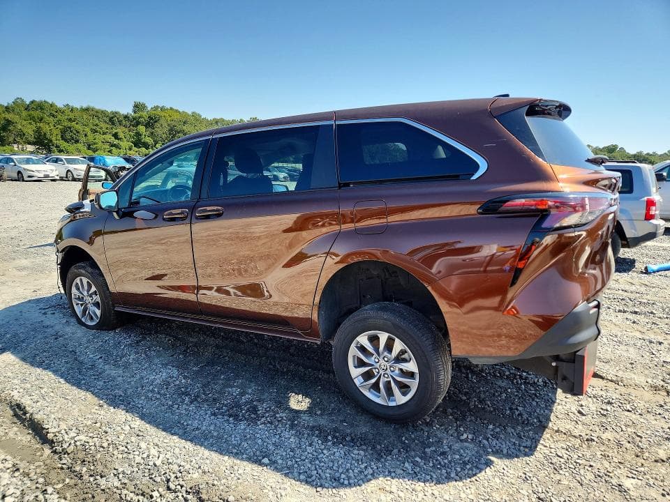 2024 TOYOTA SIENNA LE 2
