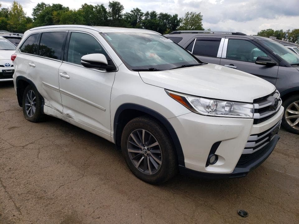 2017 TOYOTA HIGHLANDER XLE 4