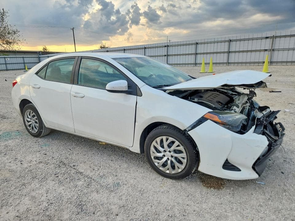 2017 TOYOTA COROLLA LE 4