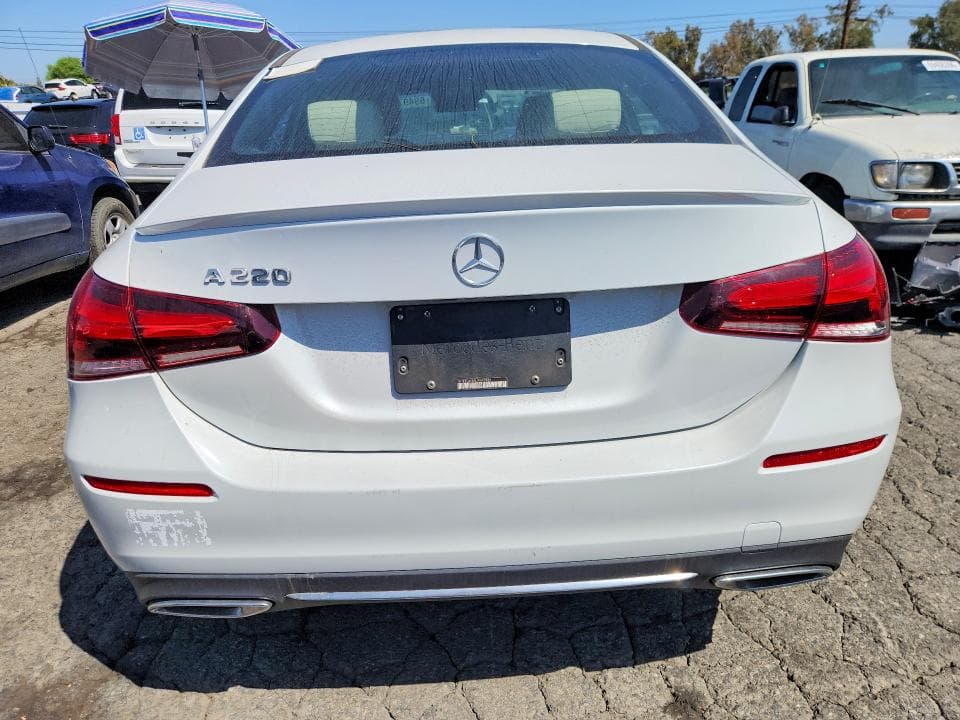 2020 MERCEDES-BENZ A 220 6