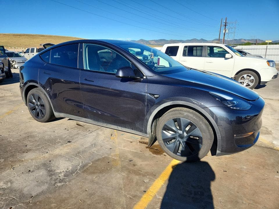 2024 TESLA MODEL Y 4