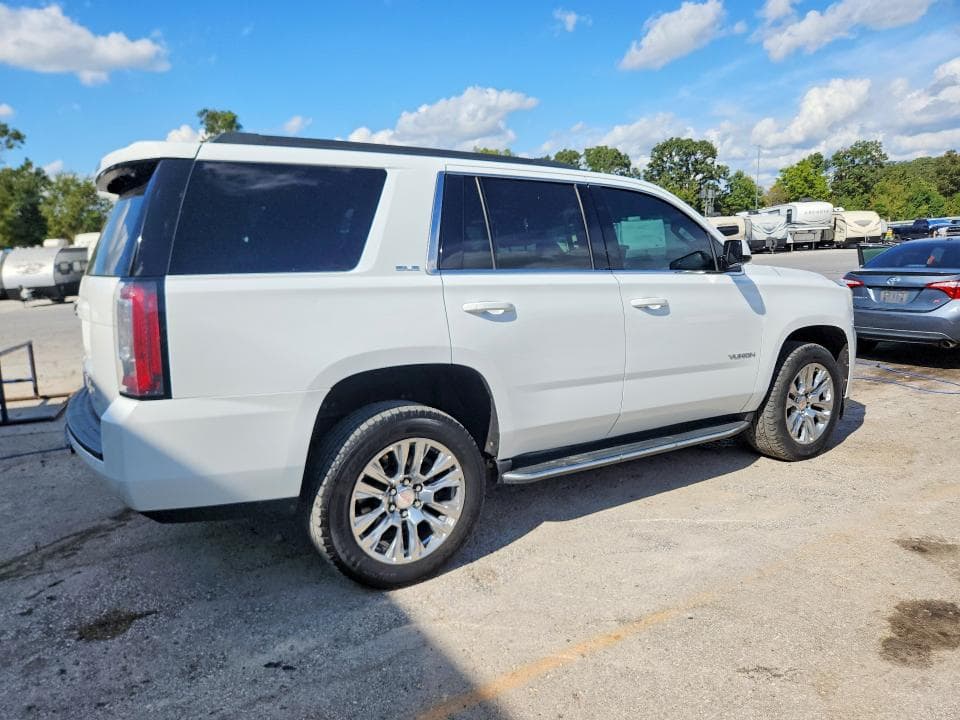 2017 GMC YUKON SLE 3