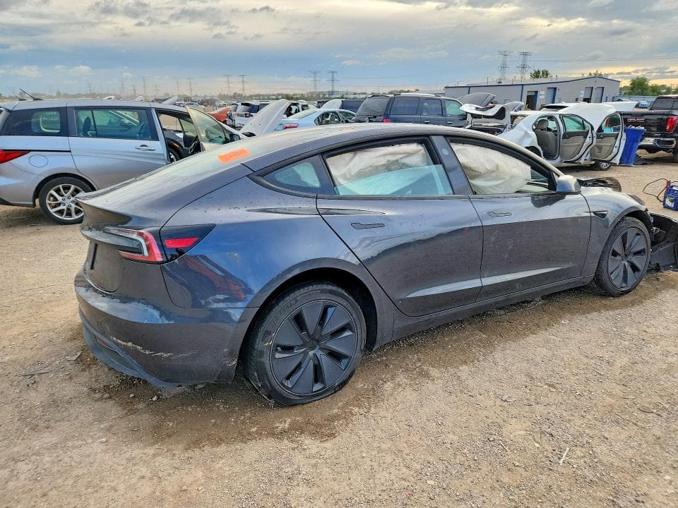 2025 TESLA MODEL 3 3