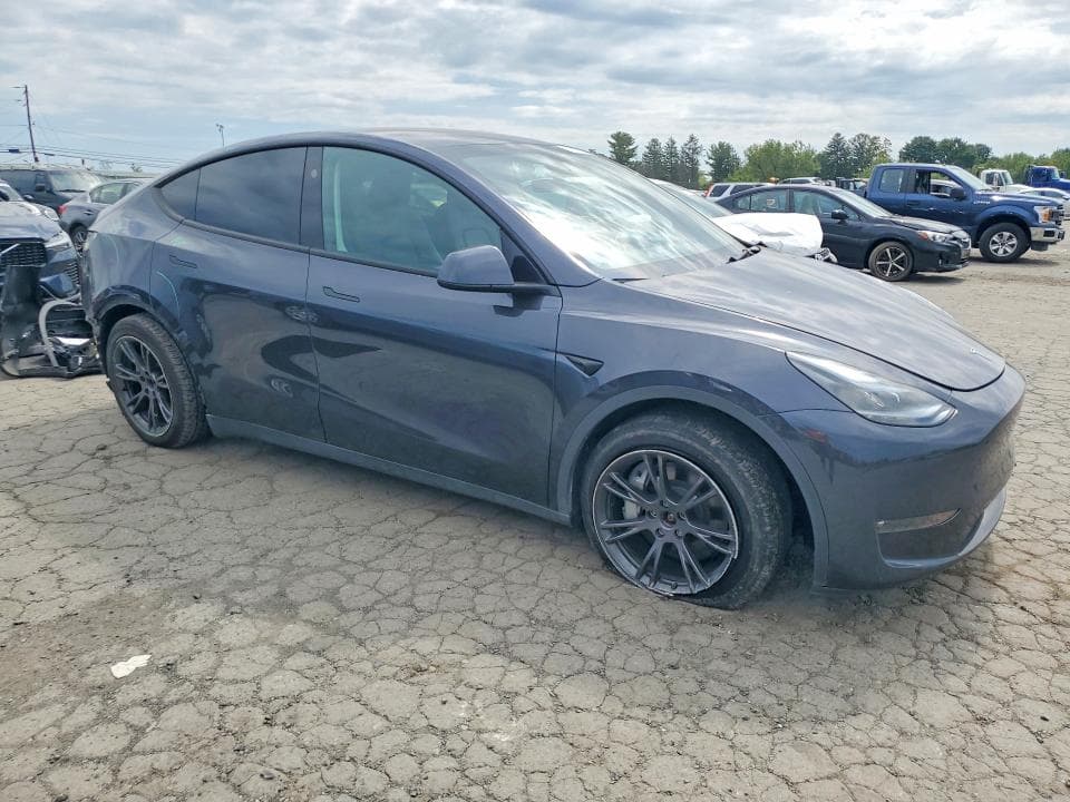 2024 TESLA MODEL Y 4