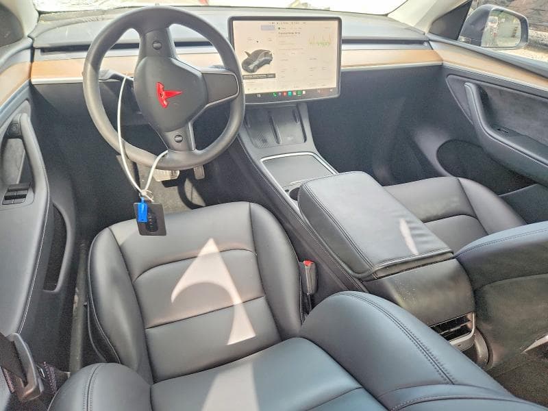 2025 TESLA MODEL Y 8