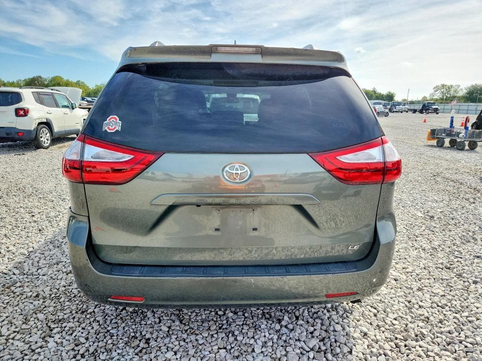 2018 TOYOTA SIENNA LE 6