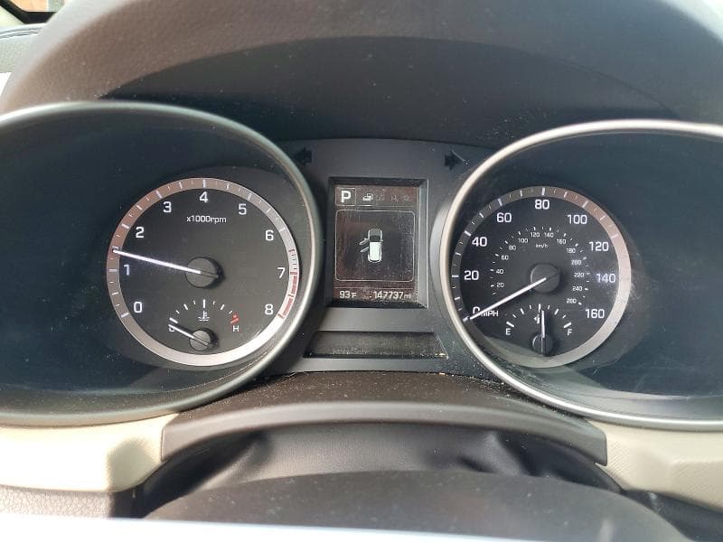 2017 HYUNDAI SANTA FE SE 9