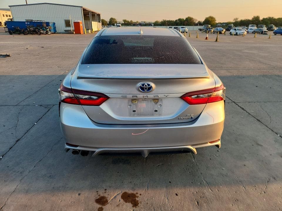 2021 TOYOTA CAMRY SE 6