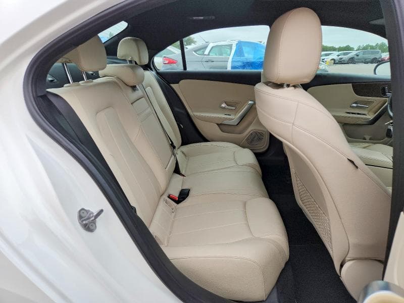 2019 MERCEDES-BENZ A 220 10