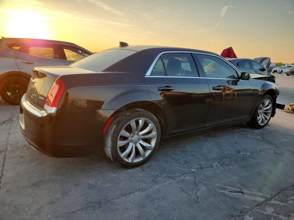 2019 CHRYSLER 300 3