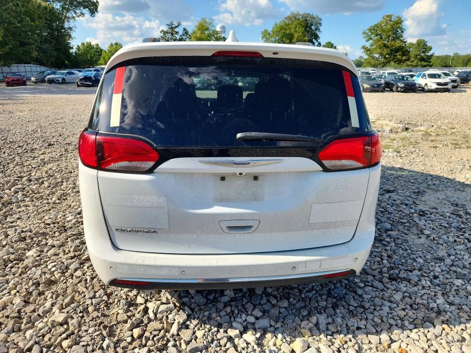 2020 CHRYSLER PACIFICA TOURING L 6