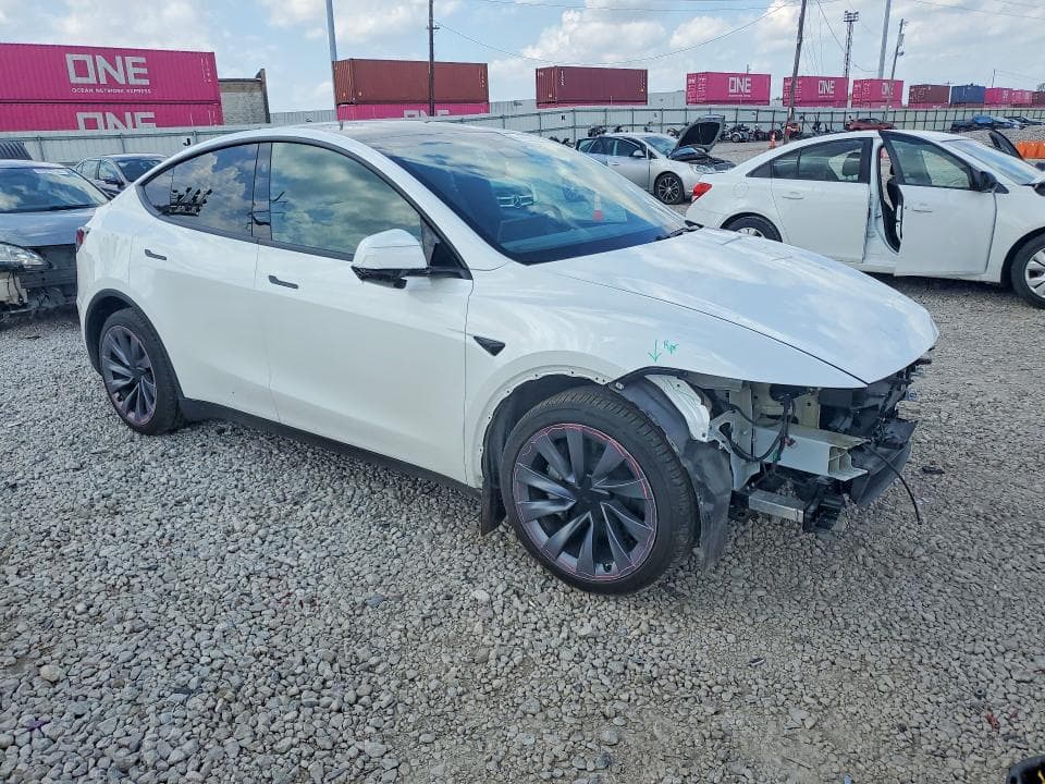 2026 TESLA MODEL Y 4
