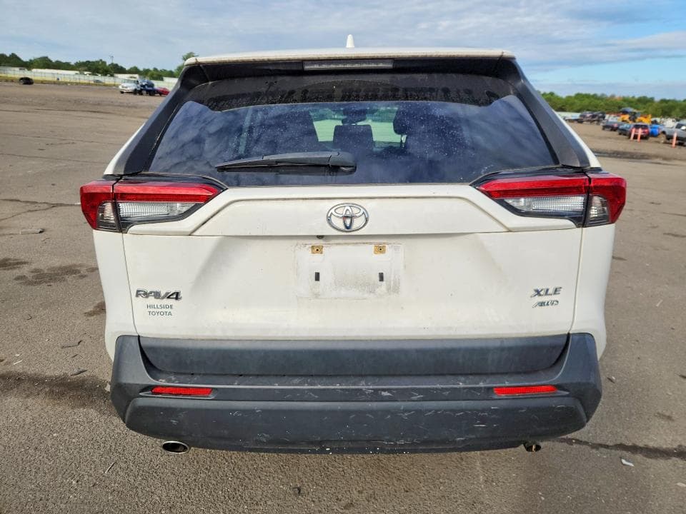 2019 TOYOTA RAV4 XLE 6