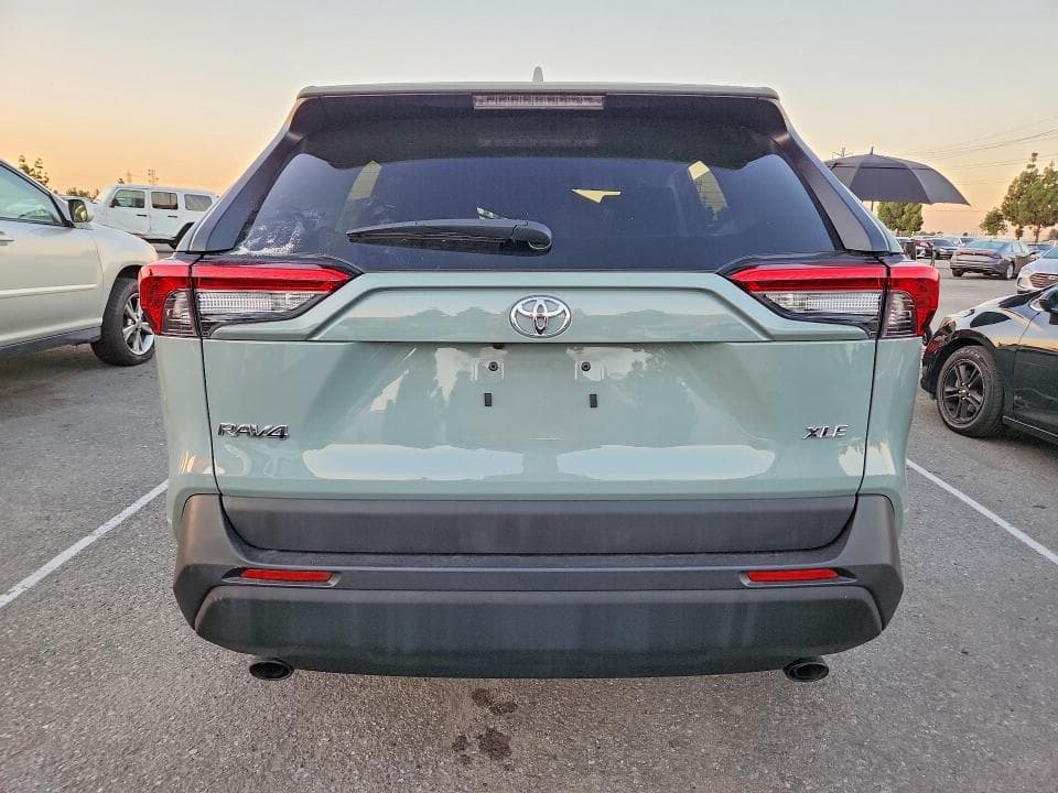2021 TOYOTA RAV4 XLE 6