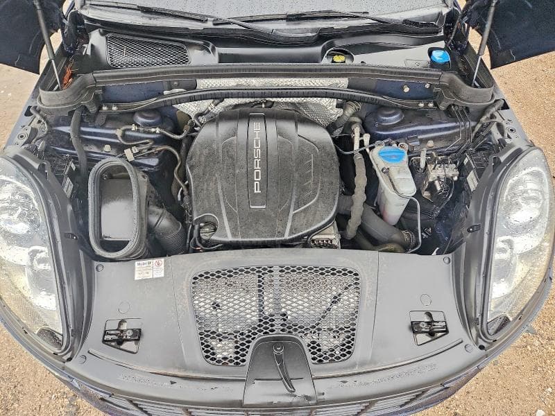 2018 PORSCHE MACAN 11