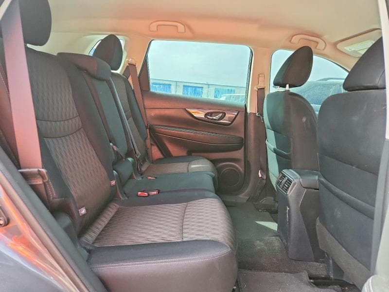 2018 NISSAN ROGUE S 11