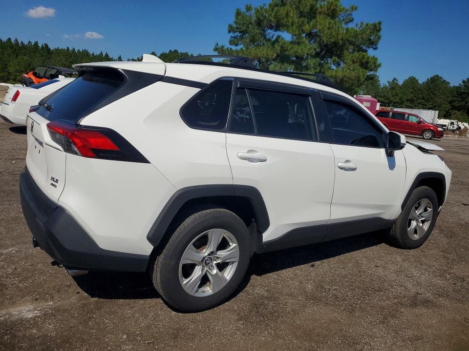 2019 TOYOTA RAV4 XLE 3